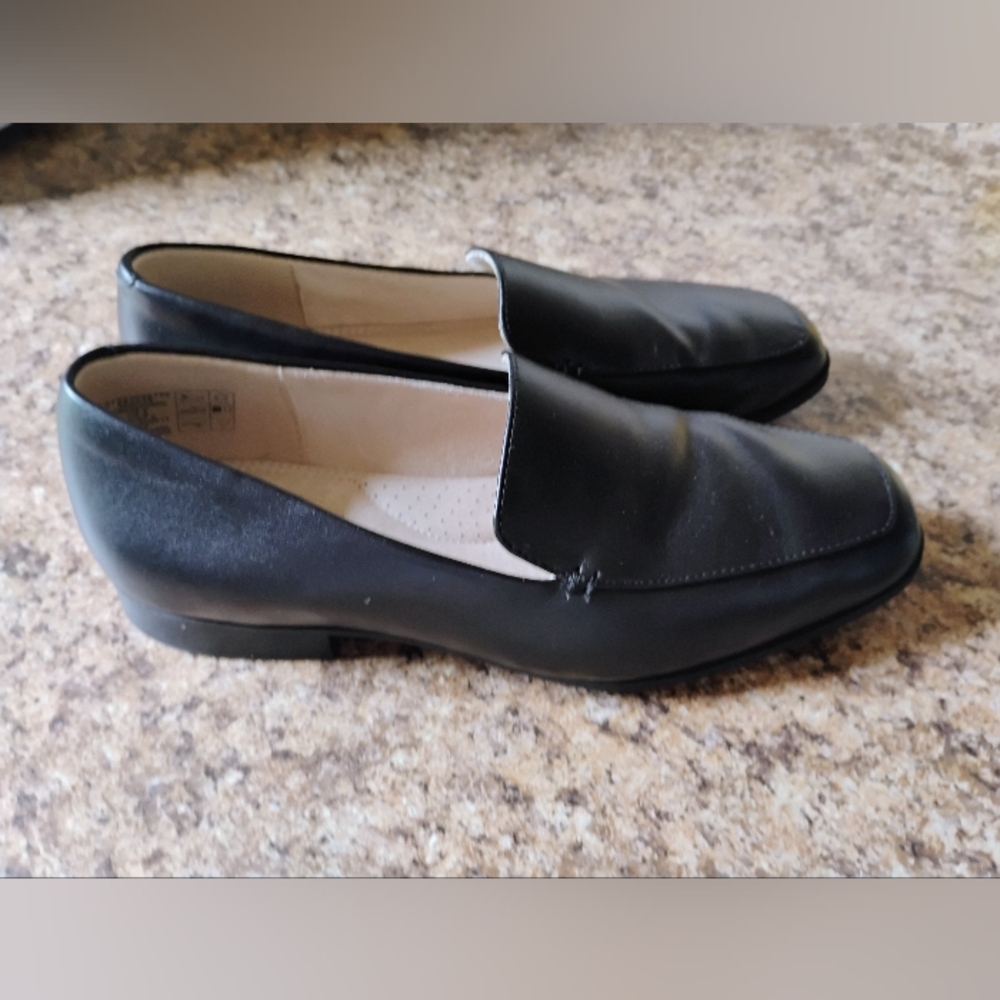 Lands End Ladies Classic Black Loafers